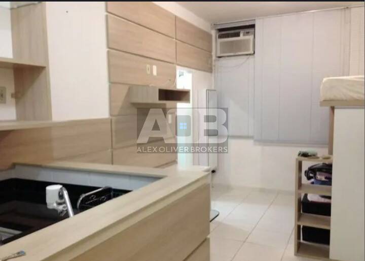 Apartamento conjugado à venda em Laranjeiras, 24m2.