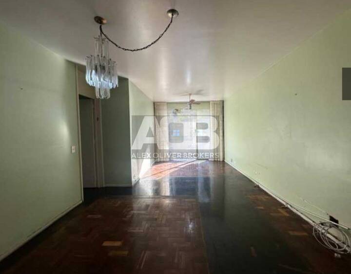 Apartamento de 3 quartos na Almirante Guilhem, 95m², 2 vagas e varanda.