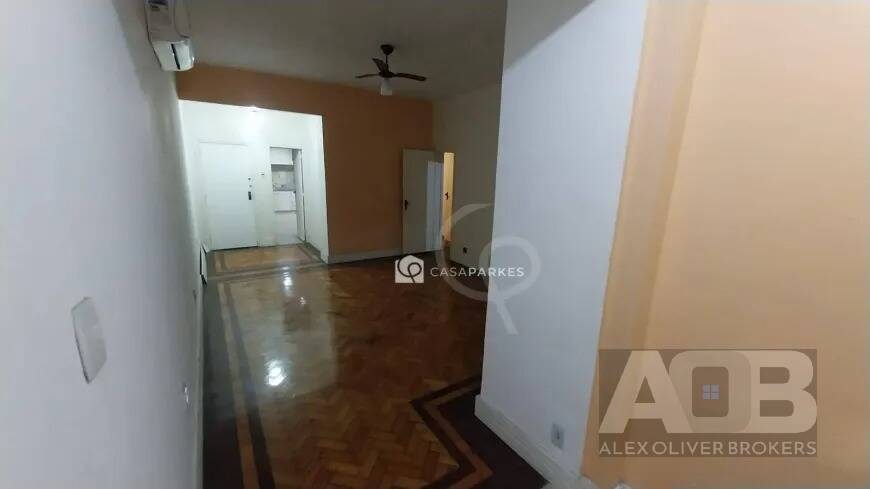 Apartamento de 3 Quartos em Copacabana, Quadra da Praia e Próximo ao Metrô.