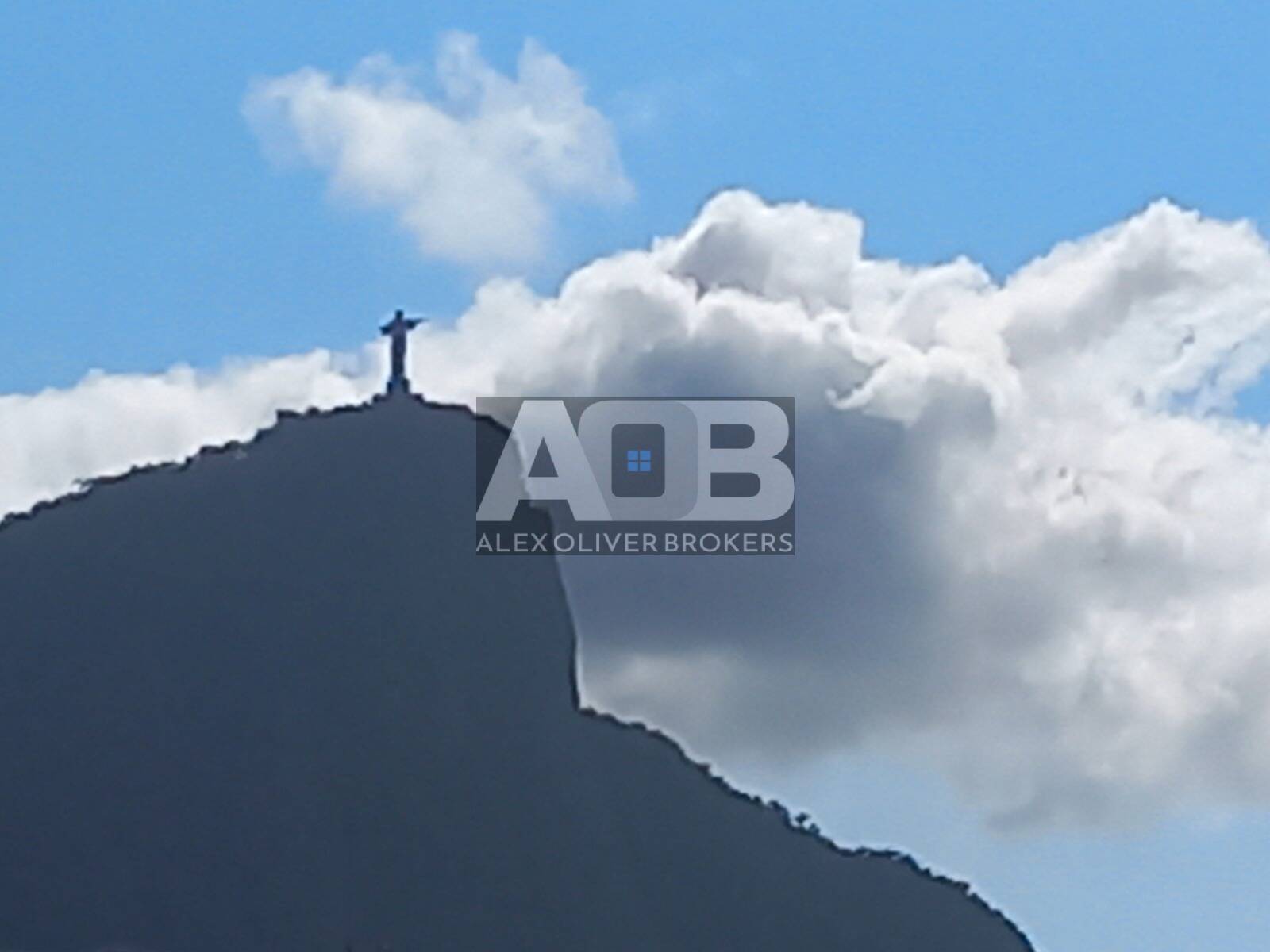 Apartamento Duplex 2Qtos, reformado e mobiliado com Vista Maravilhosa