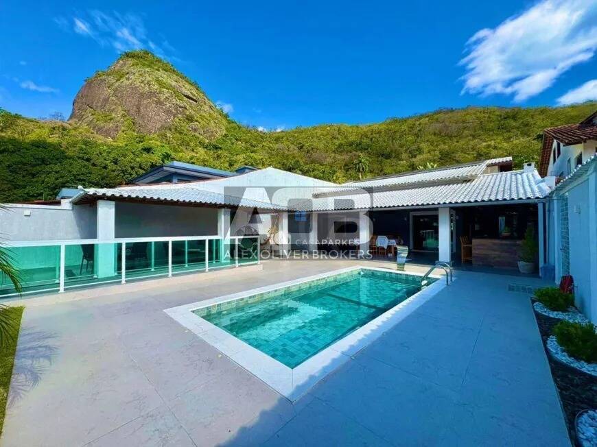 Casa de Condomínio com 4 Quartos à venda, 325m² - Freguesia.